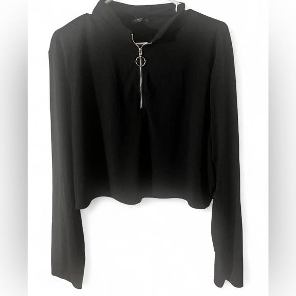 SHEIN Black Zippered top - Picture 1 of 3